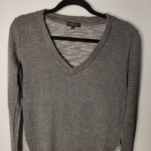 Beyond Yoga Draped Sides Grey Sweater M - Picture 6 of 8
